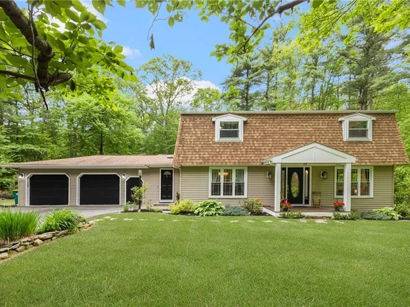 12 Robin Vale Dr, Glocester, RI 02857