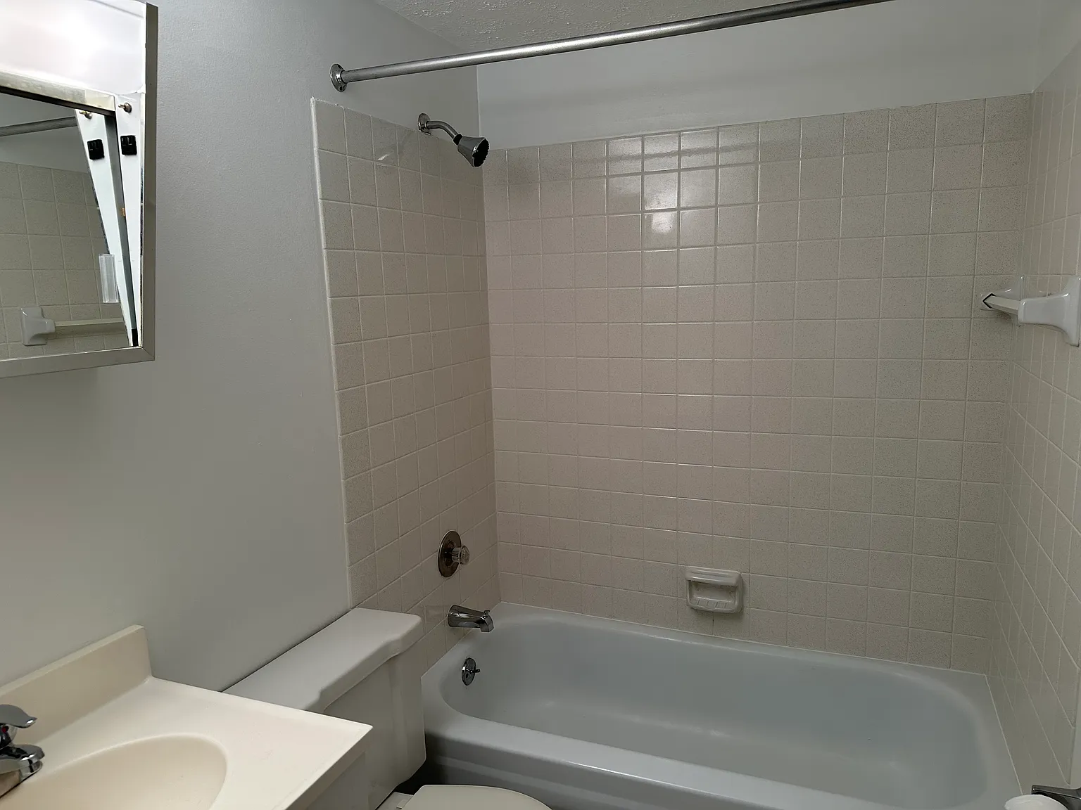 Ridge Plaza Apartments — Photo 4