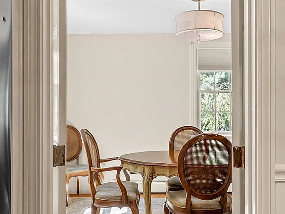 5th image of 15 Colonial Way