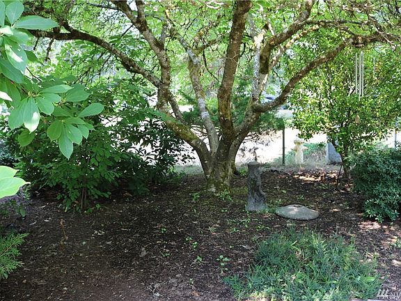 2nd image of 141 NE Captain Hook Dr