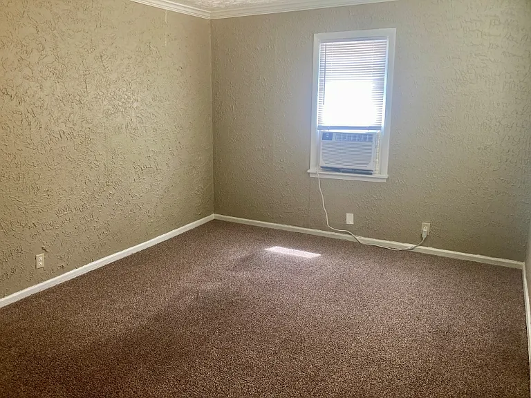 325 E Forest Ave — Photo 4