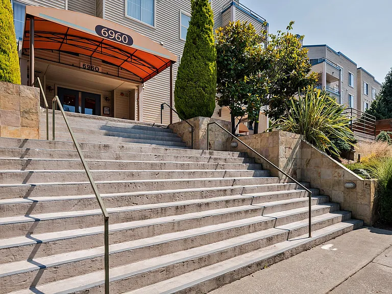6960 California Ave SW — Photo 12
