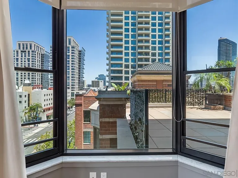 500 W Harbor Dr #714 — Photo 26