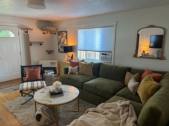4th image of 512 NE Emerson Ave #1