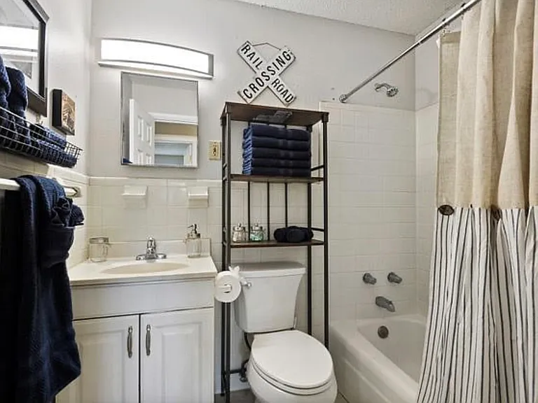 103 N Island View Ave #A — Photo 6