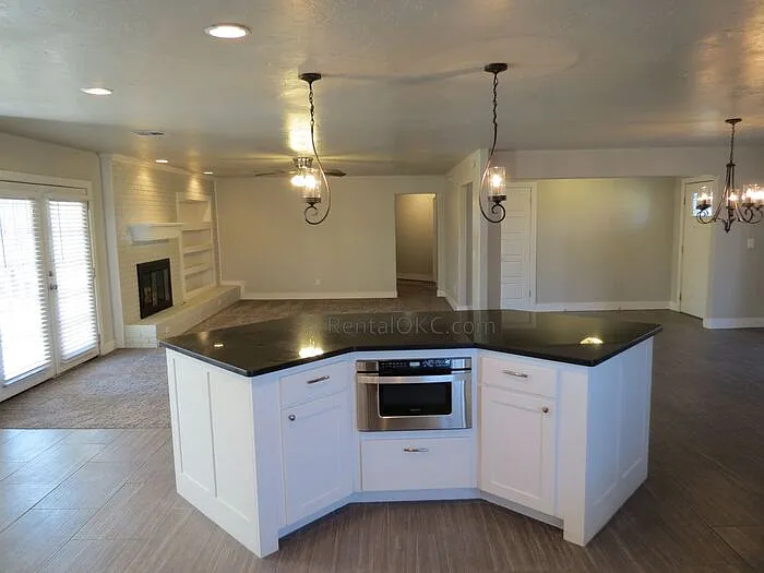 3 bed, 2.5 bath, 1982 sqft, $1,920 — Photo 4