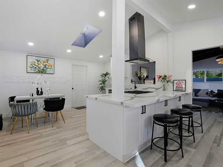 405 S Clara St — Photo 2