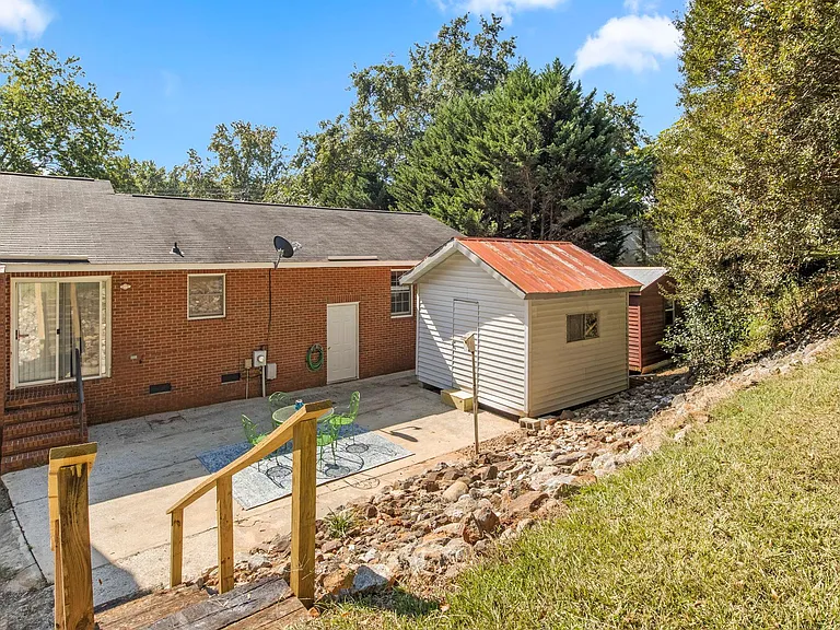 114 Fisher Dr — Photo 10