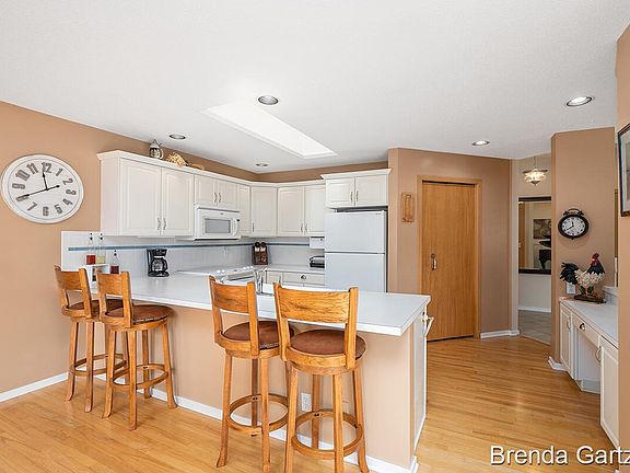 4th image of 7242 Orlin Dr NE