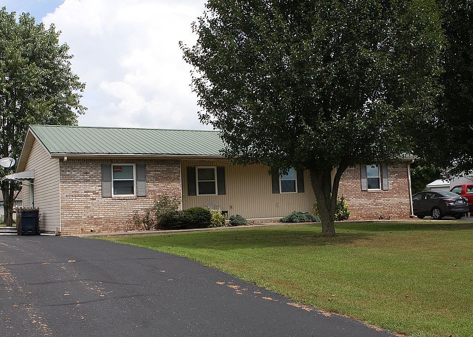 1st image of 124 Valley Dr