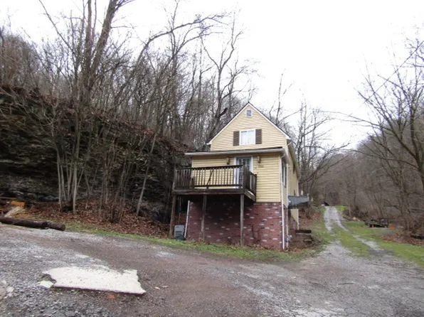 355 Days Run Rd, Tarentum, PA 15084