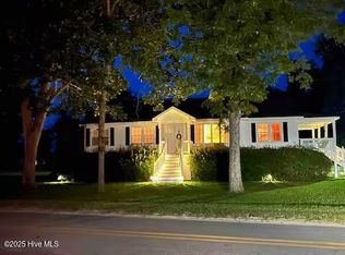 1590 S River Rd, Beaufort, NC 28516