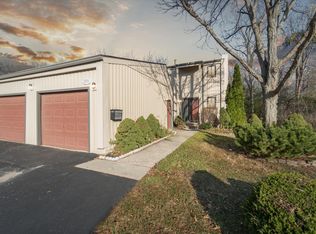 25094 Woodvale Dr N #N, Southfield, MI 48034