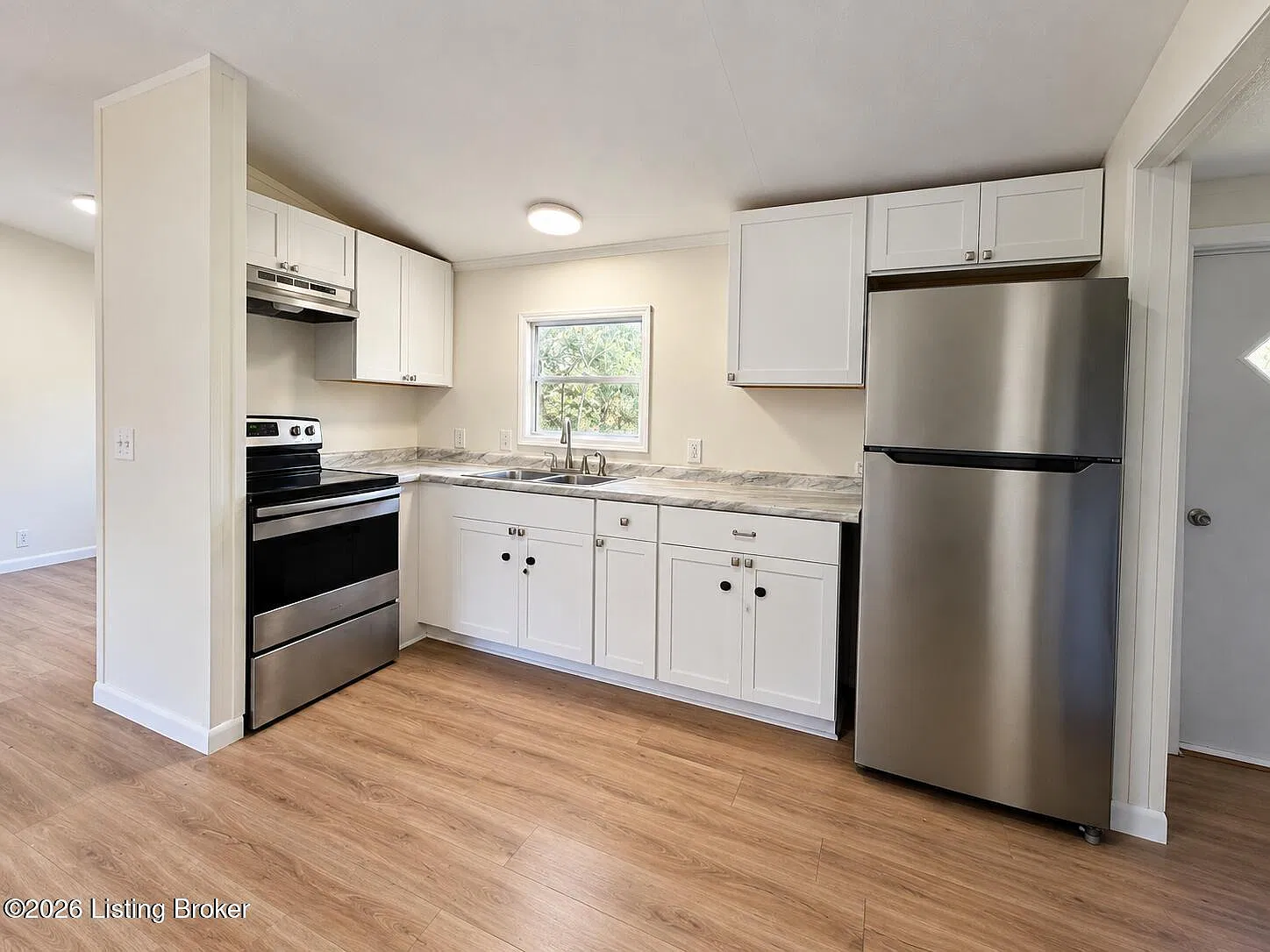 3 bed, 2.0 bath, 1100 sqft, $1,595 — Photo 4
