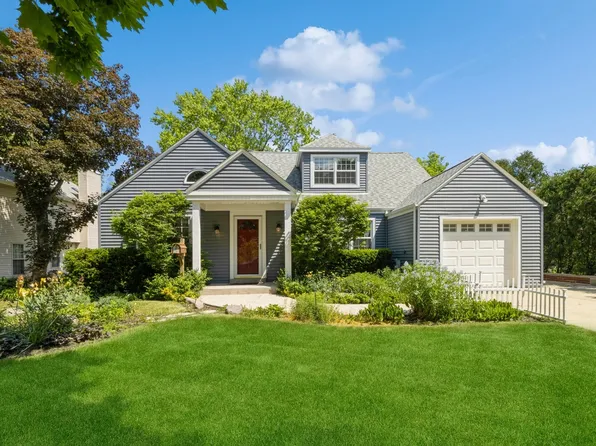 210 Waverly Rd, Barrington, IL 60010