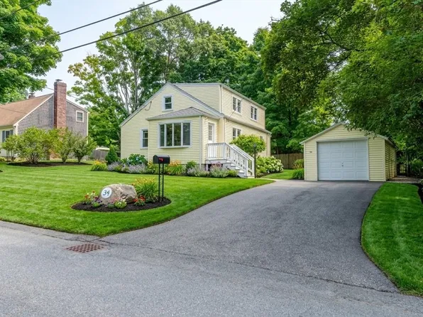 34 Hawthorne St, North Attleboro, MA 02760