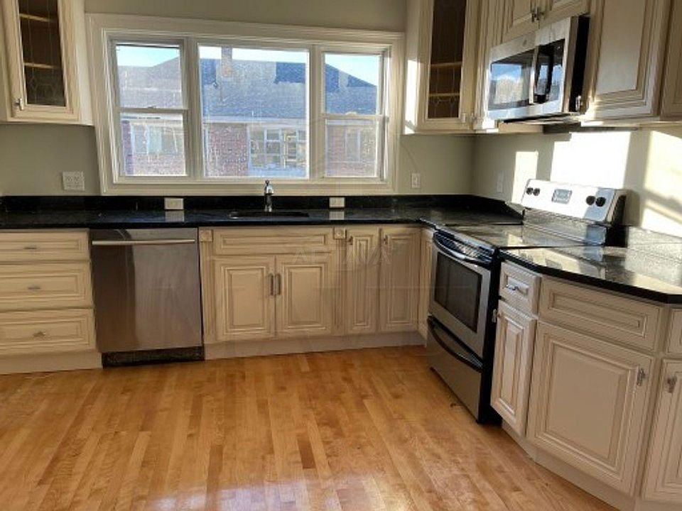 2nd image of 105 Windsor Rd