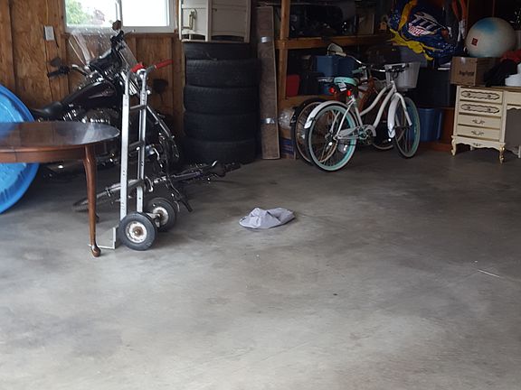 2 1/2 Stall Attached Garage