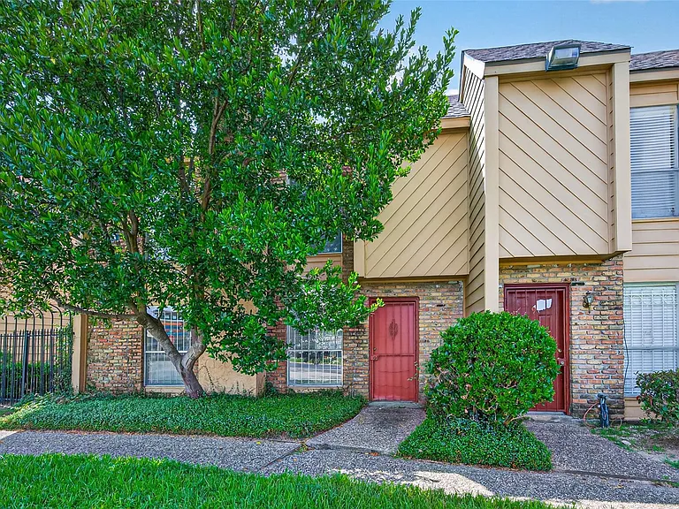 3303 W Greenridge Dr #8 — Photo 1