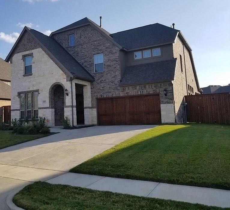1st image of 3207 Willow Brook Dr