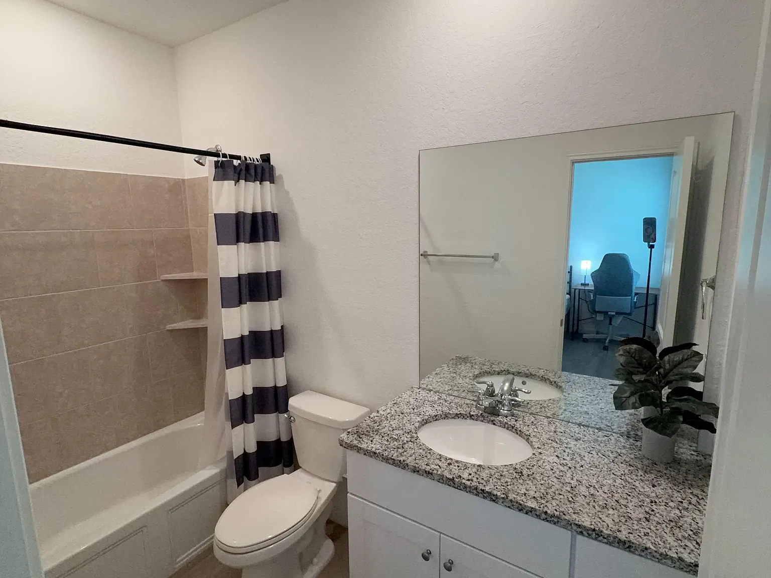4 bed, 3.0 bath, 1910 sqft, $1,027 — Photo 3