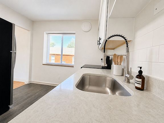 4th image of 5940-5952 Nagel Ave #5952-2N