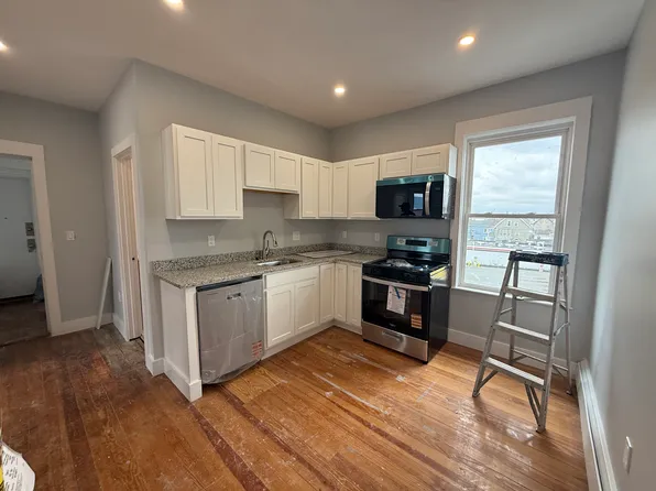 8 Carnes St #2R, Lynn, MA 01905