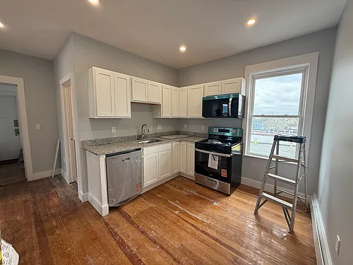 8 Carnes St #2R Photo 1
