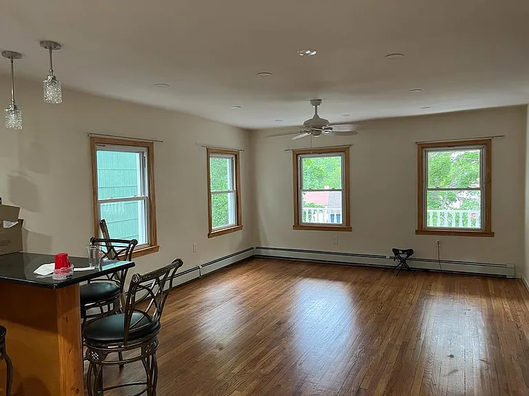 16 Louisa St — Photo 3