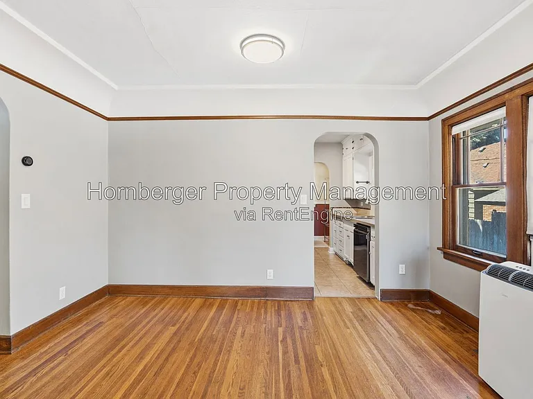 1210 S Maple St — Photo 7