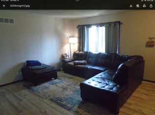 1230 Sunnymeade Dr, Rochelle, IL 61068