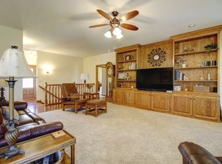 7938 Herons Glen Ct, Wapella, IL 61777
