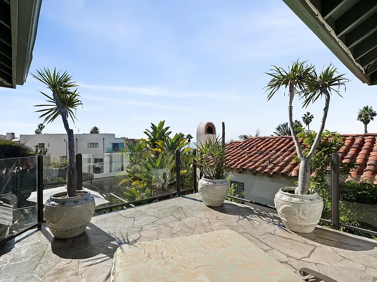 645 Loring St — Photo 19