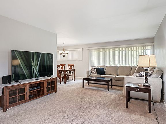 4th image of 25 Wilmette Ave