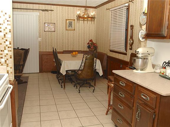 5th image of 1430 Maile Ave