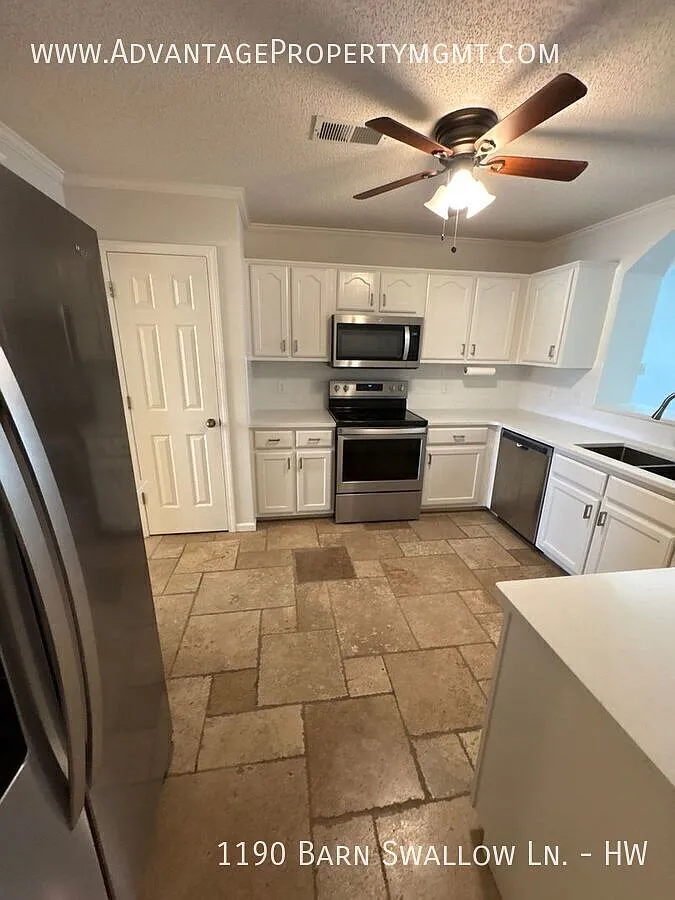 Beautiful 3 Bedroom 2 full bathroom home in Collierville — Photo 3