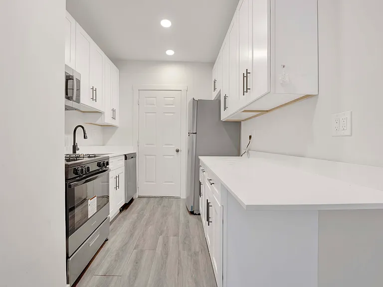 6405 N Wayne Ave #3 — Photo 6