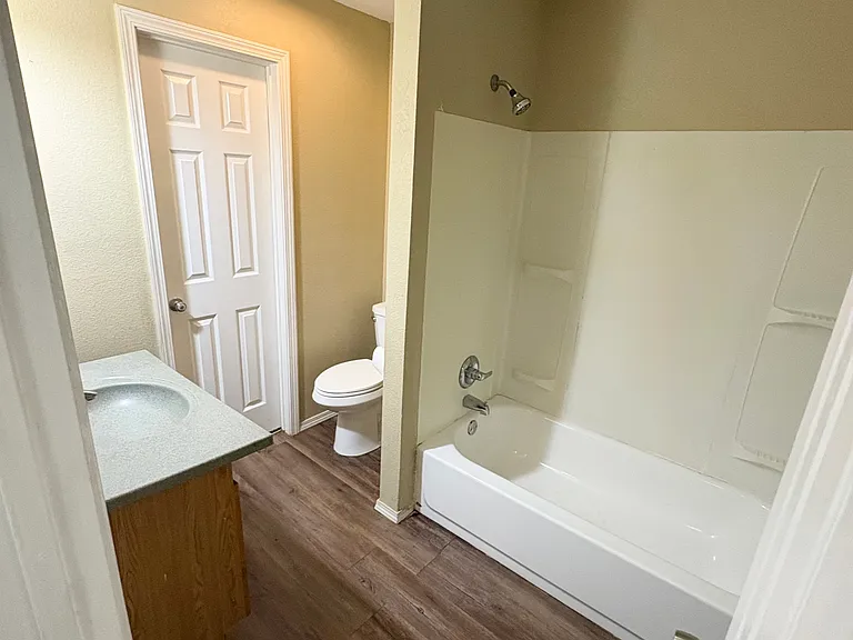 2120 June Ln — Photo 4