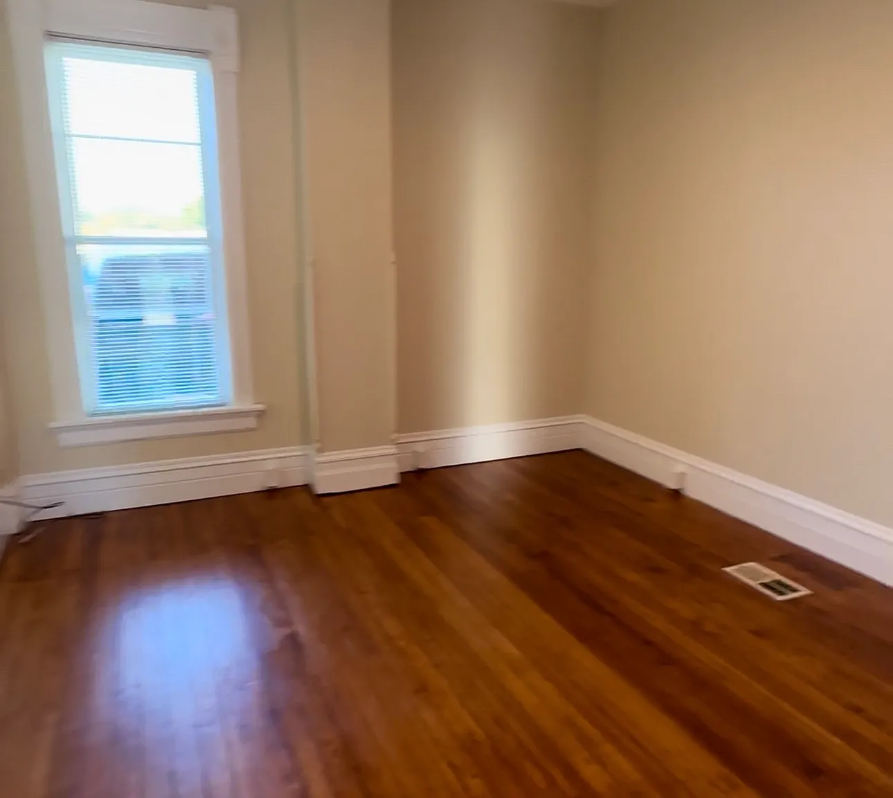 115 S Hamilton St — Photo 4