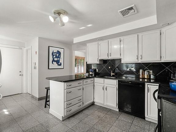 4th image of 258 Edgell Rd