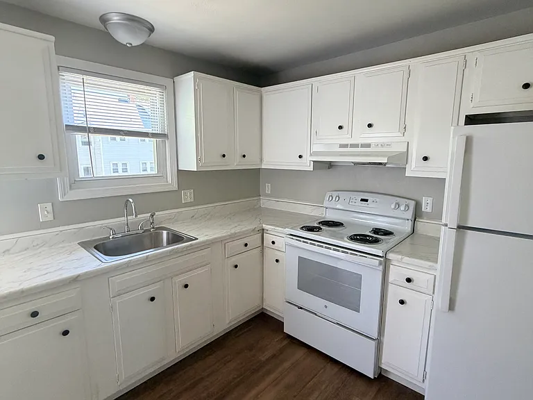 451 Main St #4 — Photo 1