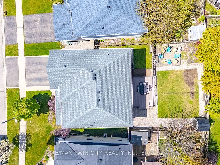 20 Webb Ave #UPPER — Photo 3