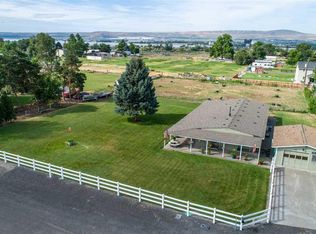 121 Off Pl, Burbank, WA 99323
