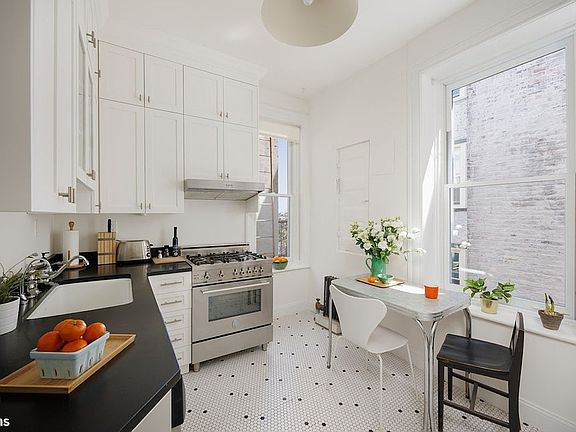 4th image of 126 Greene Ave #4W