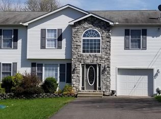 1770 Glade Dr, Long Pond, PA
