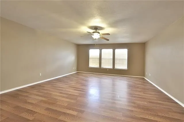 505 Catumet Dr — Photo 10