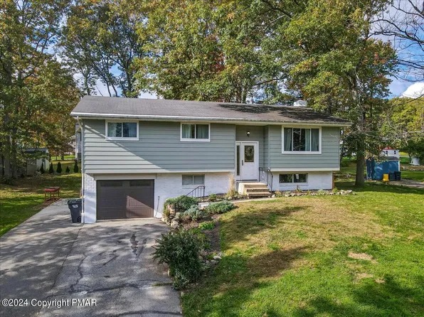 94 Church Ave, Mount Pocono, PA 18344