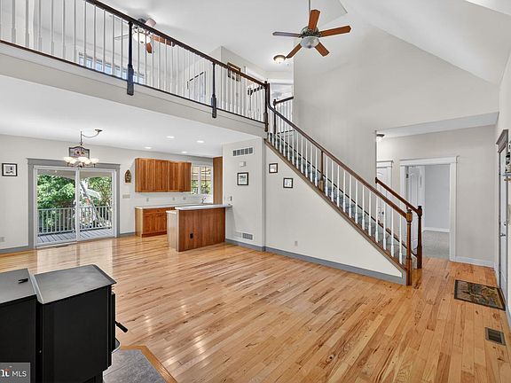 5th image of 302 Cecil Ave