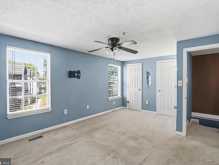 912 Jessicas Ln — Photo 15