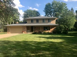 379 Ridgewood Rd, Rochester, MI 48306